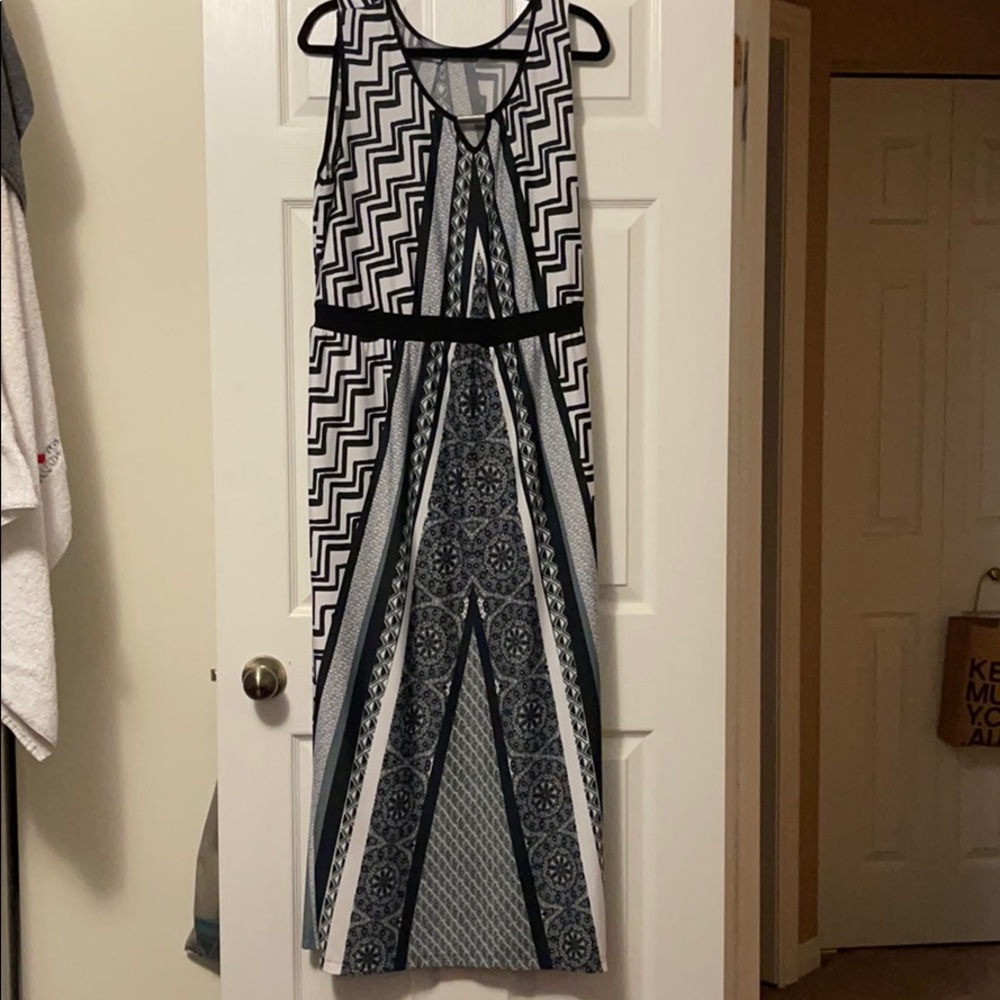 Women's Black and White Sleeveless Maxi Dress 2X